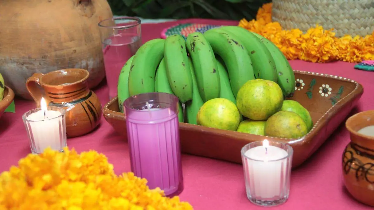 Veladoras altar de muertos